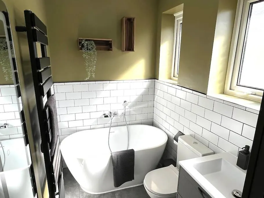 Apartment Spacious 3 Bed Apt Sleeps 5 Near Bournemouth Beach