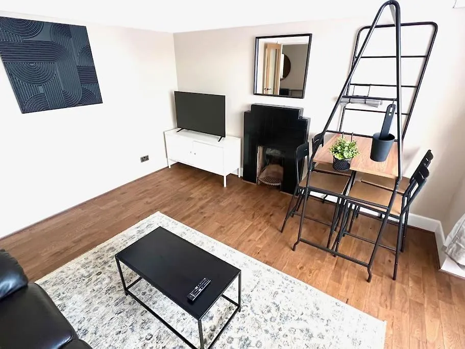 Spacious 3 Bed Apt Sleeps 5 Near Bournemouth Beach United Kingdom