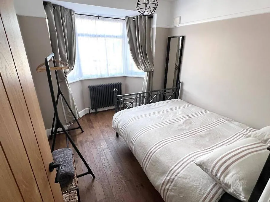 Apartment Spacious 3 Bed Apt Sleeps 5 Near Bournemouth Beach United Kingdom