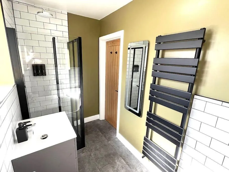 Spacious 3 Bed Apt Sleeps 5 Near Bournemouth Beach 0*,  United Kingdom